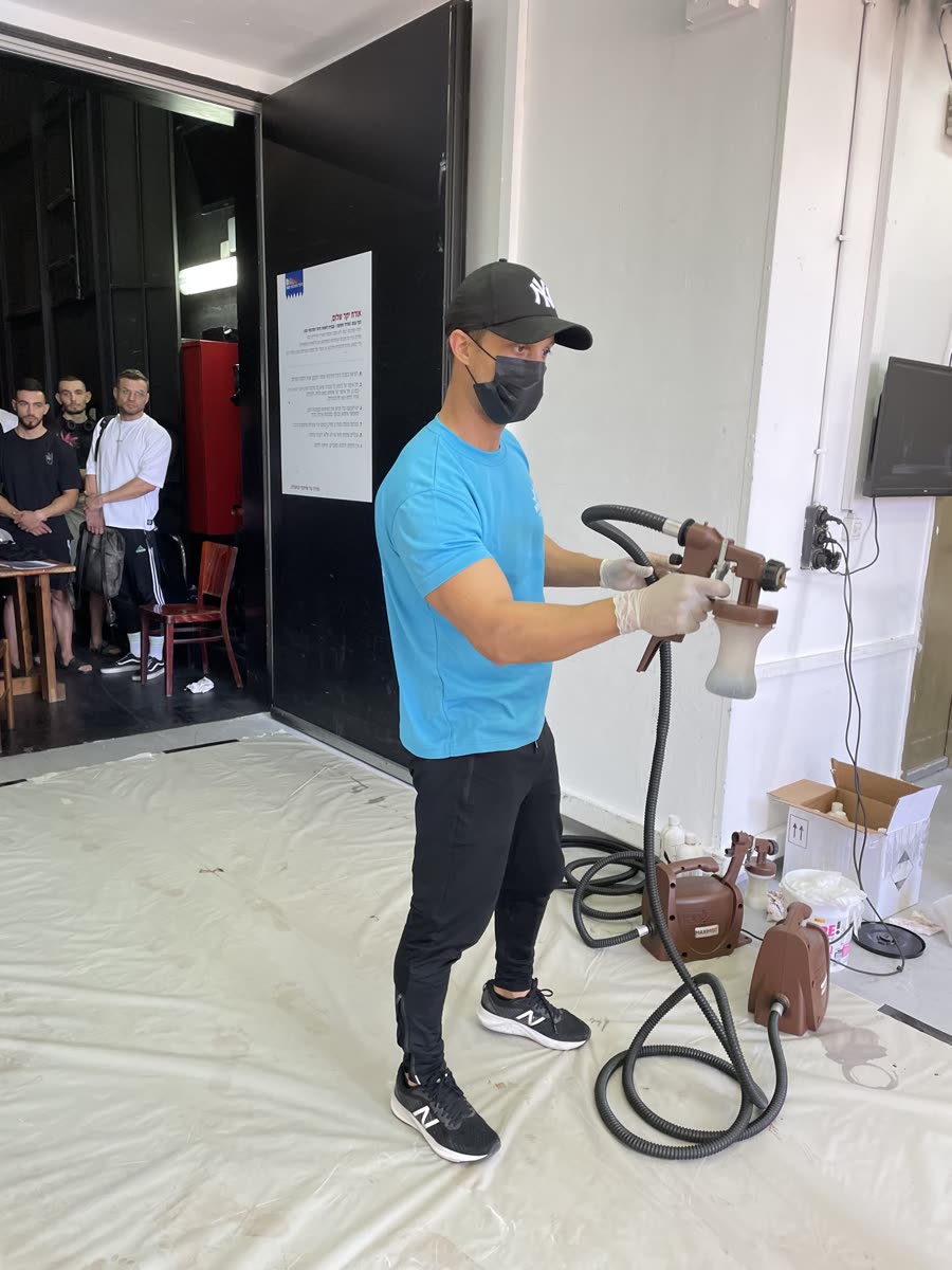 מתיז של מיני סאן עם ציוד ההתזה בתחרות