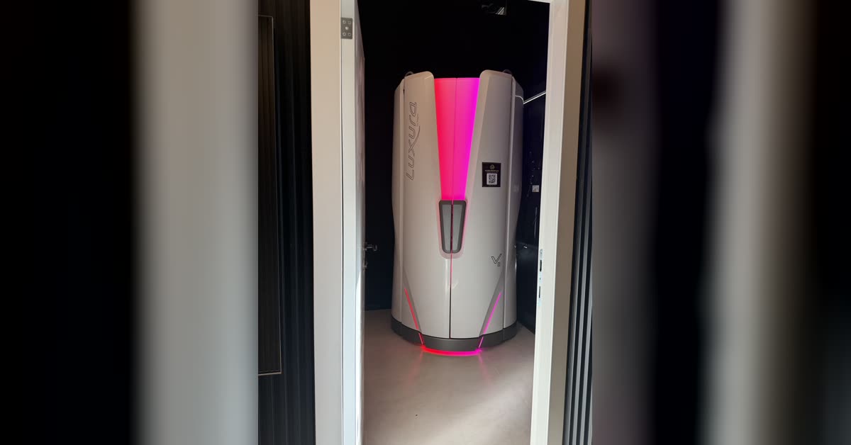 מכונת Hapro Luxura V8 בחדר פרטי — מיני סאן כפר סבא